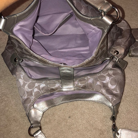 Authentic coach purse - Picture 2 of 3